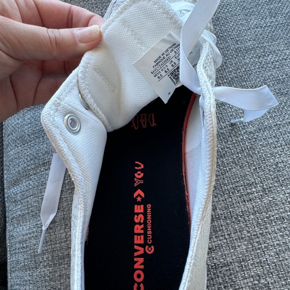 Bridal Converse Shoes Women’s Size 8.5 - Picture 2 of 4